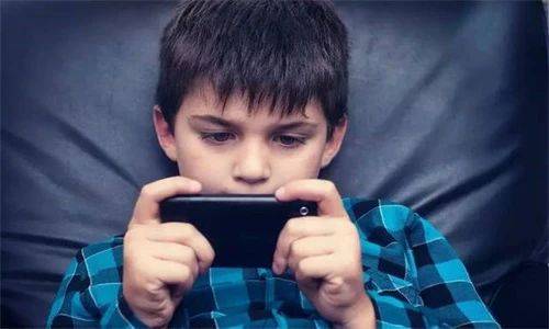 华为青春版的手机怎么截图
:青春期孩子沉迷于手机怎么办?聪明的家长这样做!