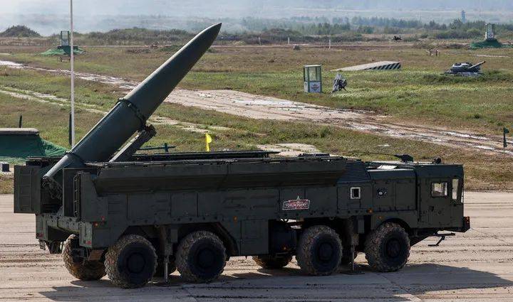 手机边玩边充:乌克兰官员称俄罗斯在边境部署46套先进导弹系统 魏东旭：覆盖乌军高价值纵深目标