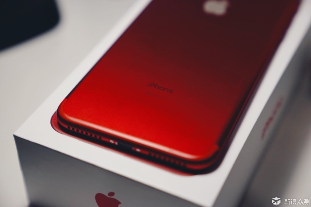苹果红色特别版包装苹果软件更新下载并安装是灰色的